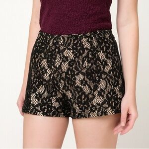 Mur Mur shorts, like new, with pockets nude with black lace overlay pockets SZ M